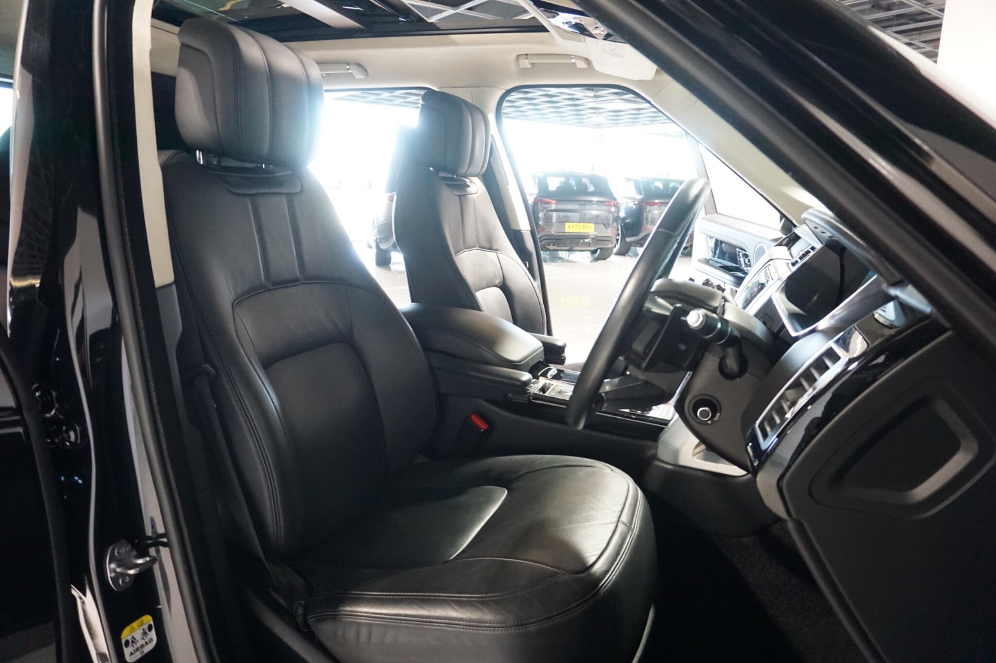 Land Rover Range Rover 2.0 P400e 13.1kWh Westminster Black SUV 5dr Petrol Plug-in Hybrid Auto 4WD Euro 6 (s/s) (404 ps)